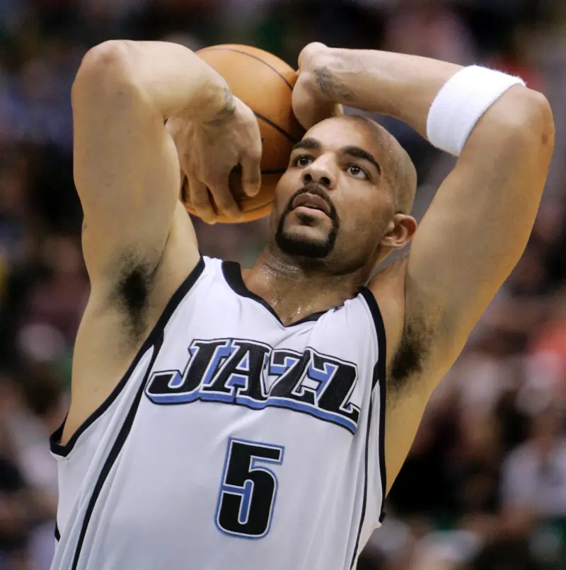 爵士官方:08年的今天卡洛斯-布泽尔砍下了生涯最高的41分